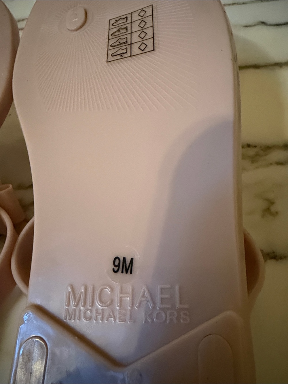 MICHAEL Michael Kors sz 9 M Caroline Jelly Thong -- Soft Pink - Gold hardware - Picture 7 of 9